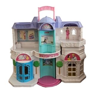 2003 Fisher Price Loving Family Sweet Streets Care Time Hospital